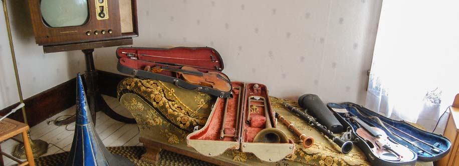 D.O. Pearson House, display of musical instruments on lounge in historic house. Stanwood, Washington